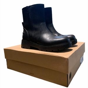 UGG POLK BLACK LEATHER BOOTS
